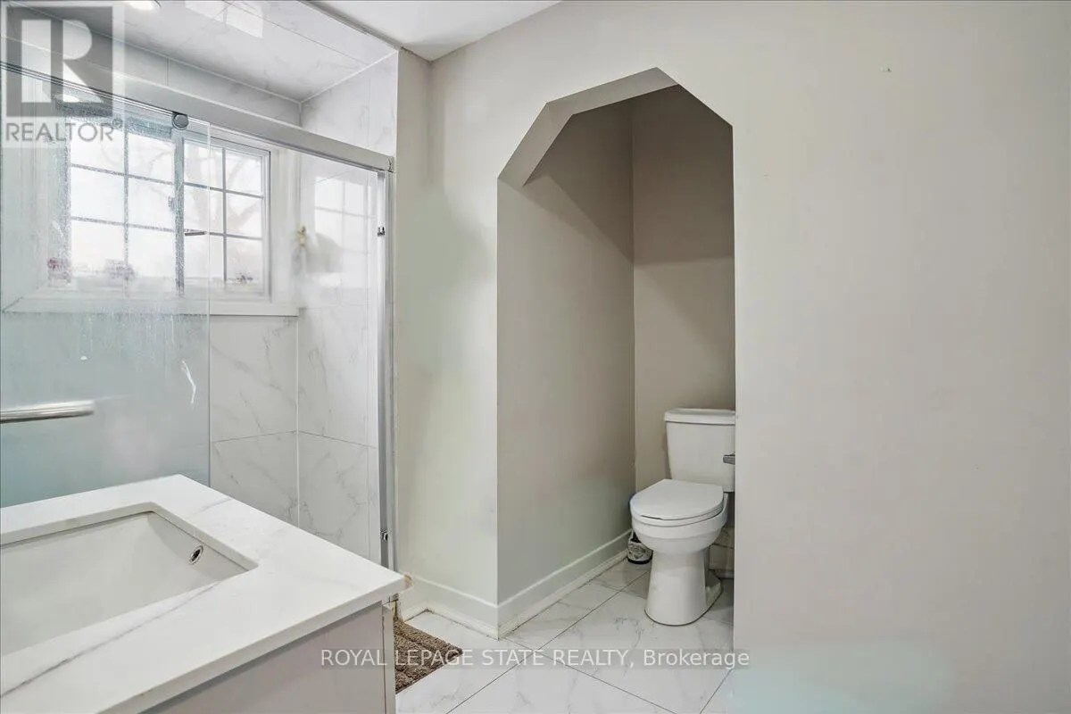 251 KING STREET E