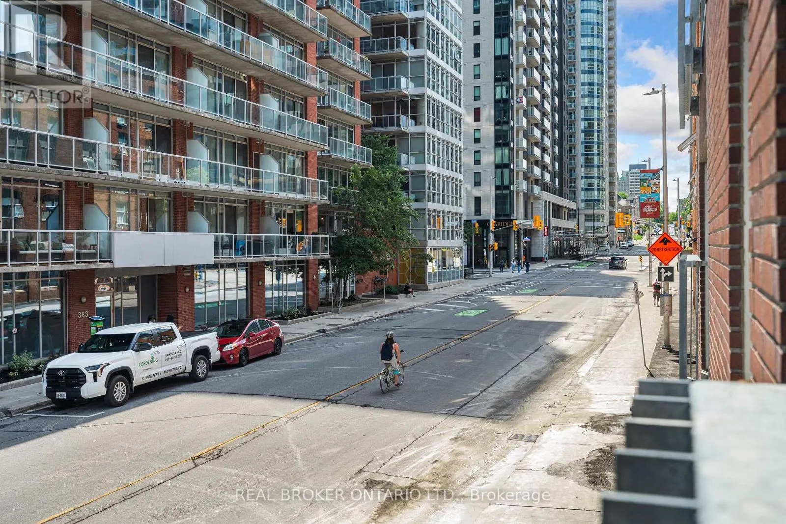 102 - 360 CUMBERLAND STREET