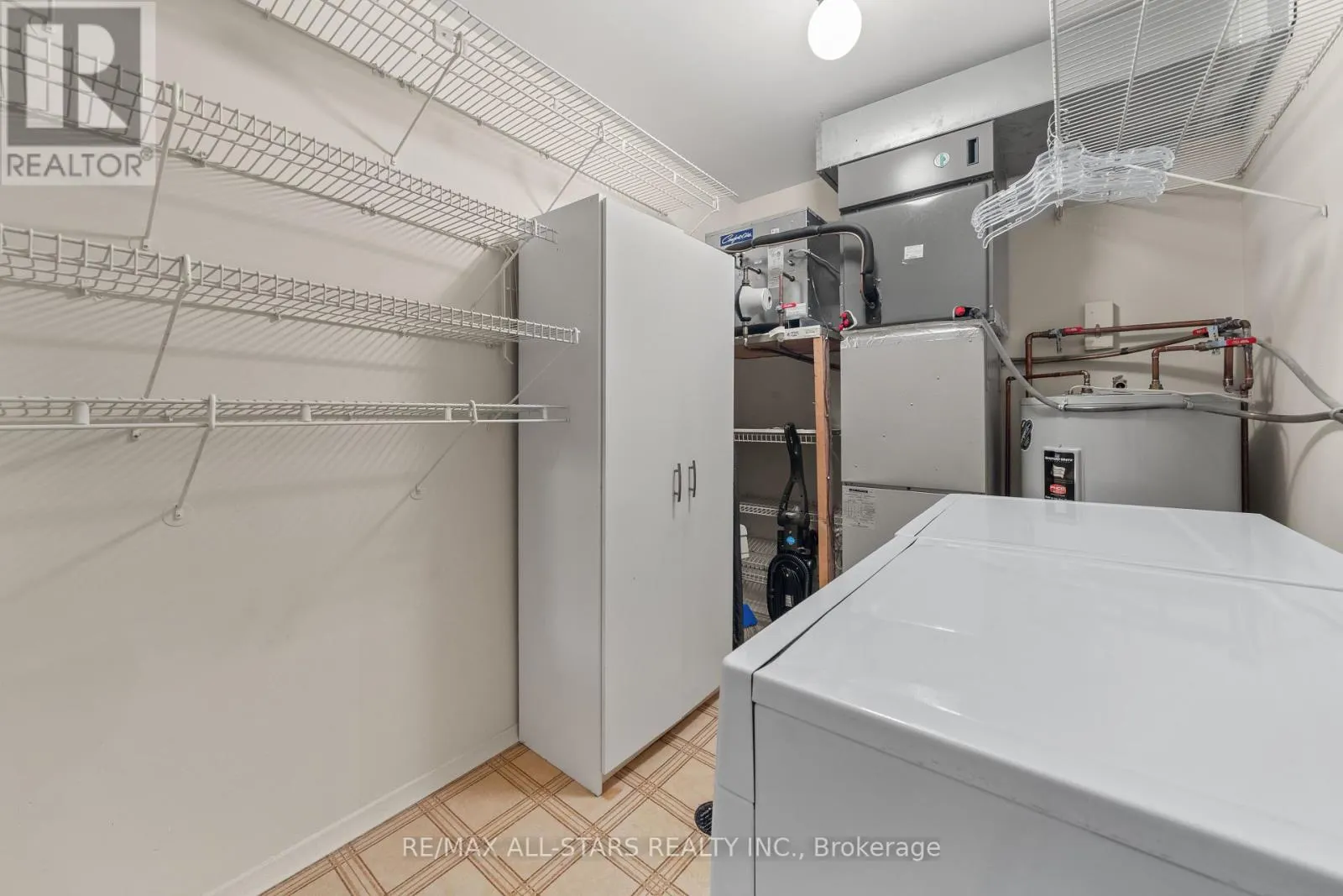 101 - 200 EAST STREET S, #101