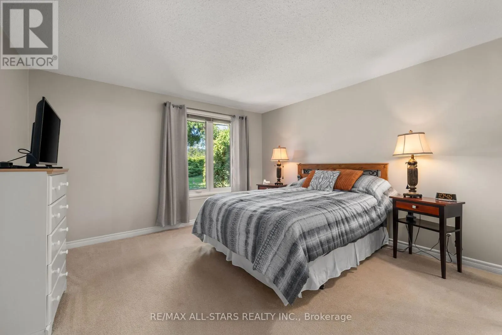 101 - 200 EAST STREET S, #101