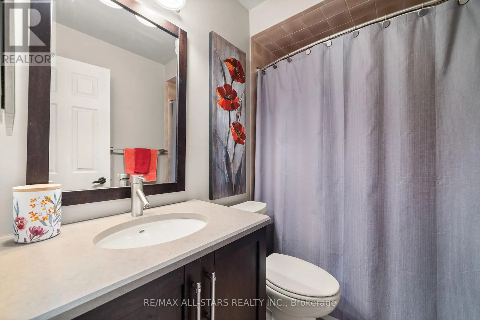101 - 200 EAST STREET S, #101