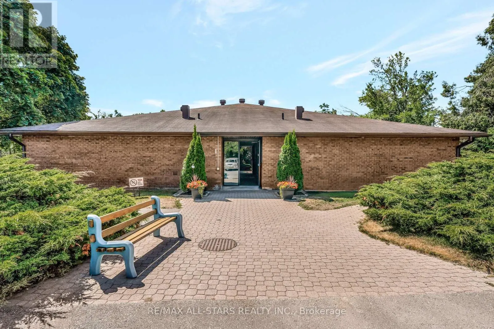 101 - 200 EAST STREET S, #101