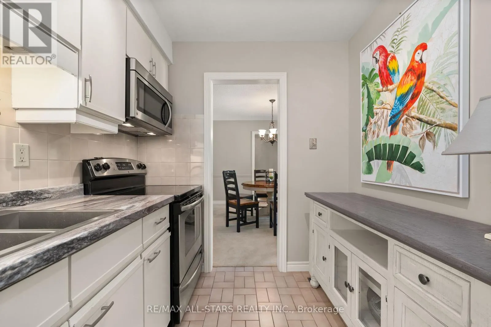 101 - 200 EAST STREET S, #101