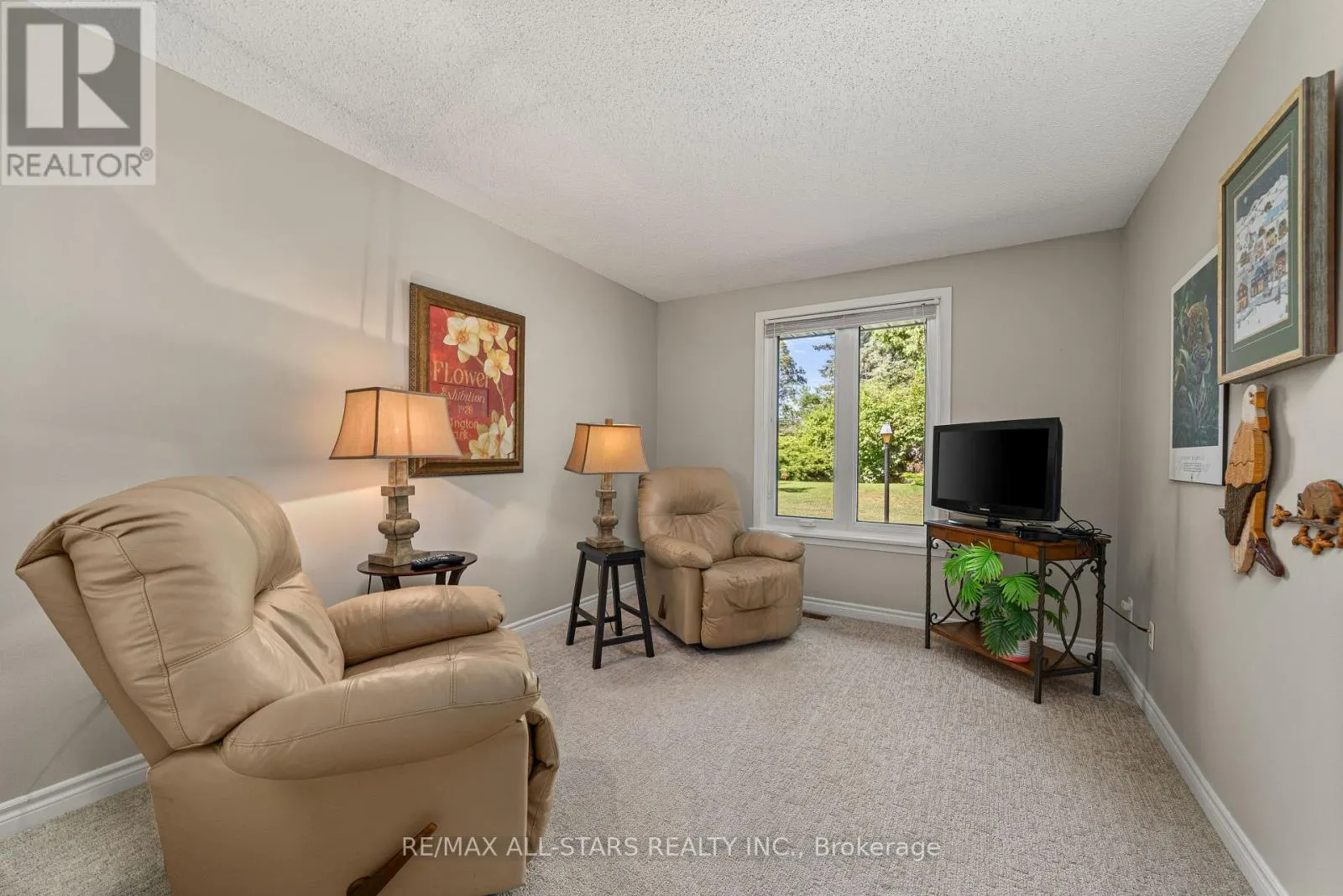 101 - 200 EAST STREET S, #101