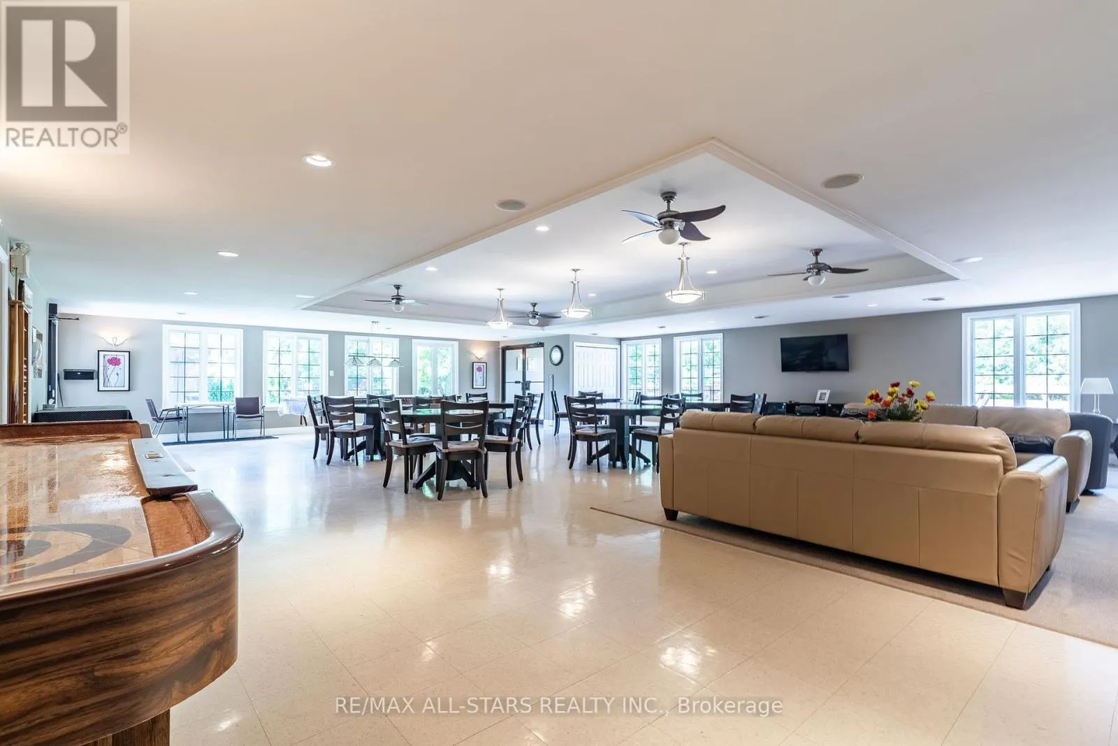 101 - 200 EAST STREET S, #101