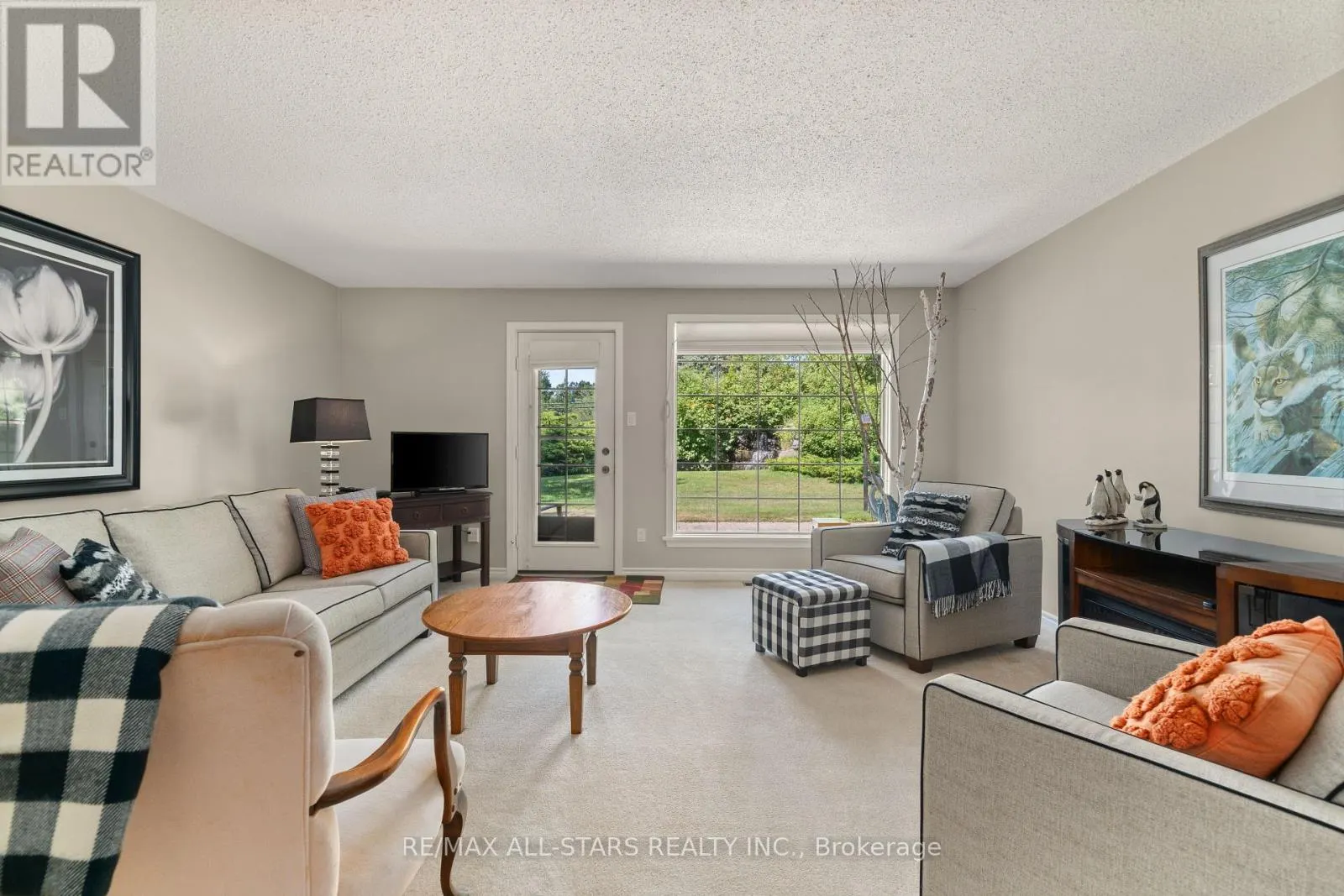101 - 200 EAST STREET S, #101