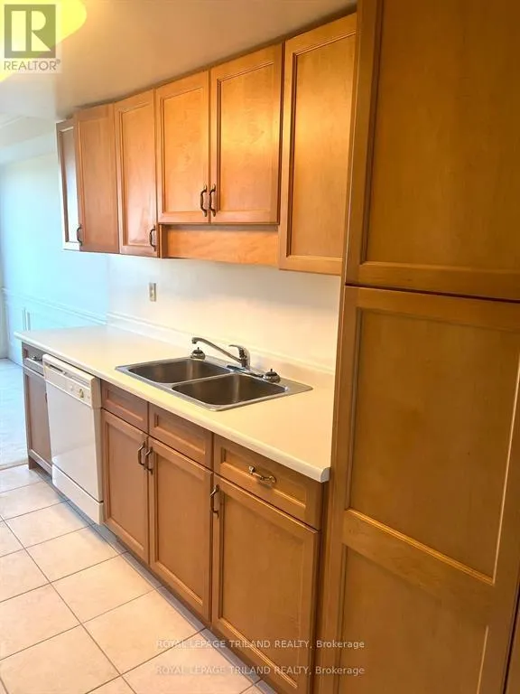 705 - 1255 COMMISSIONERS ROAD W, #705