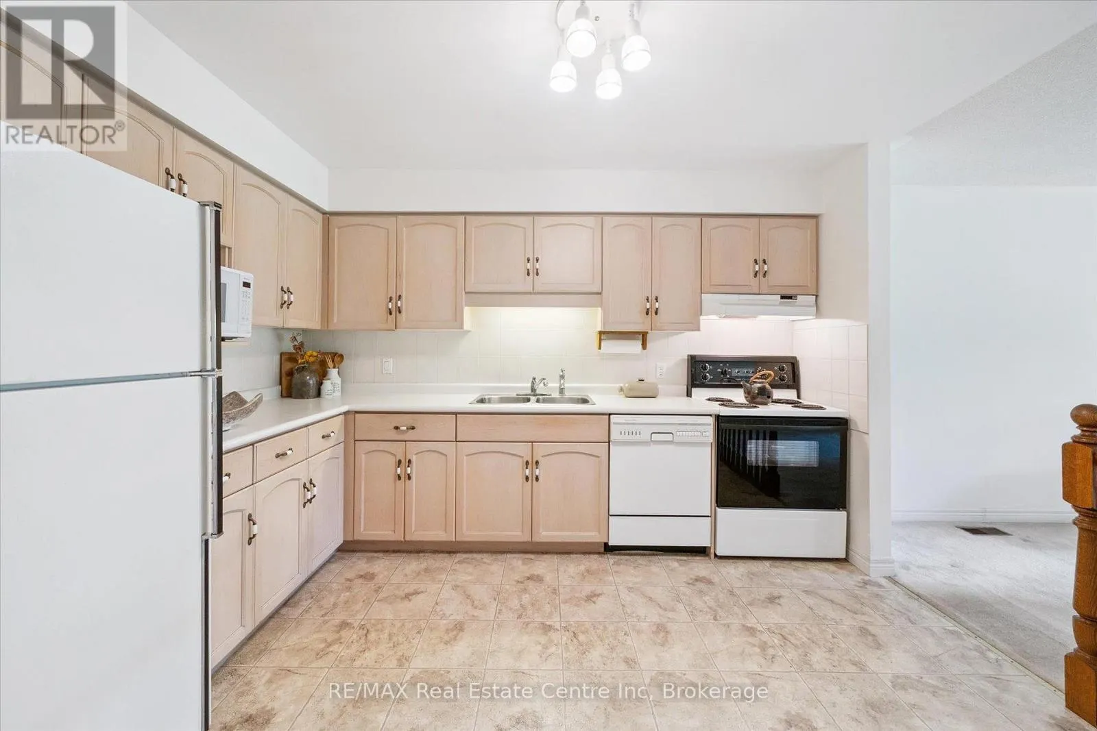3 GARDENVIEW COURT