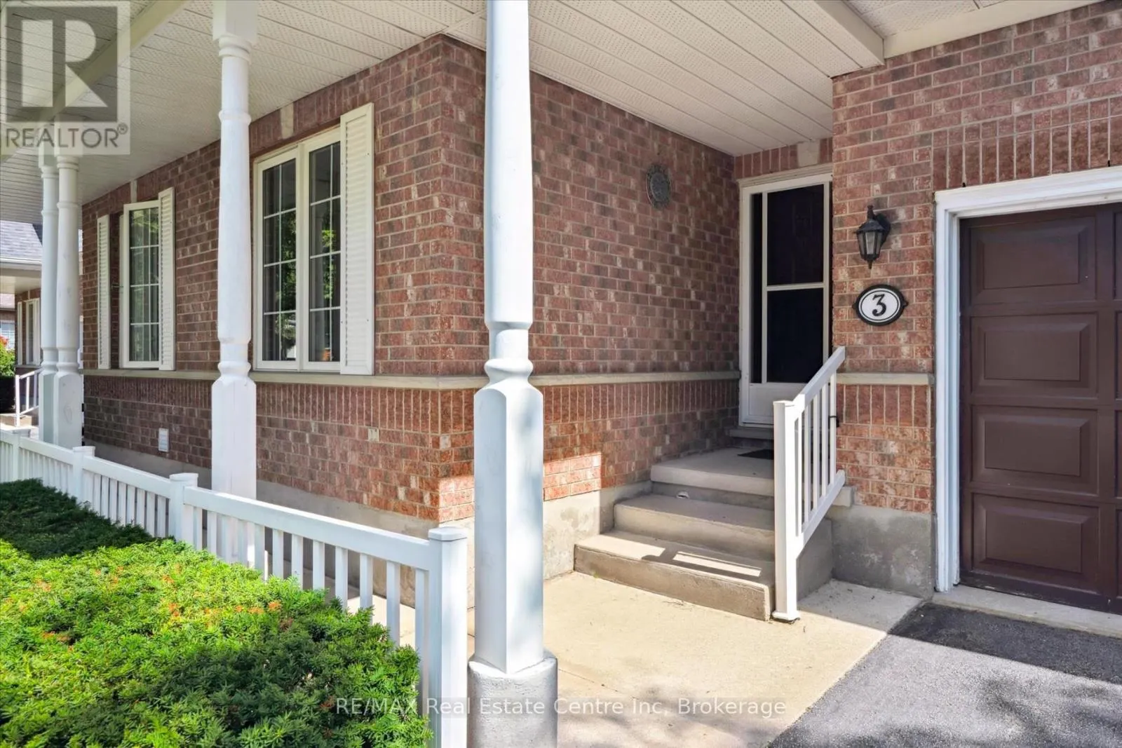 3 GARDENVIEW COURT