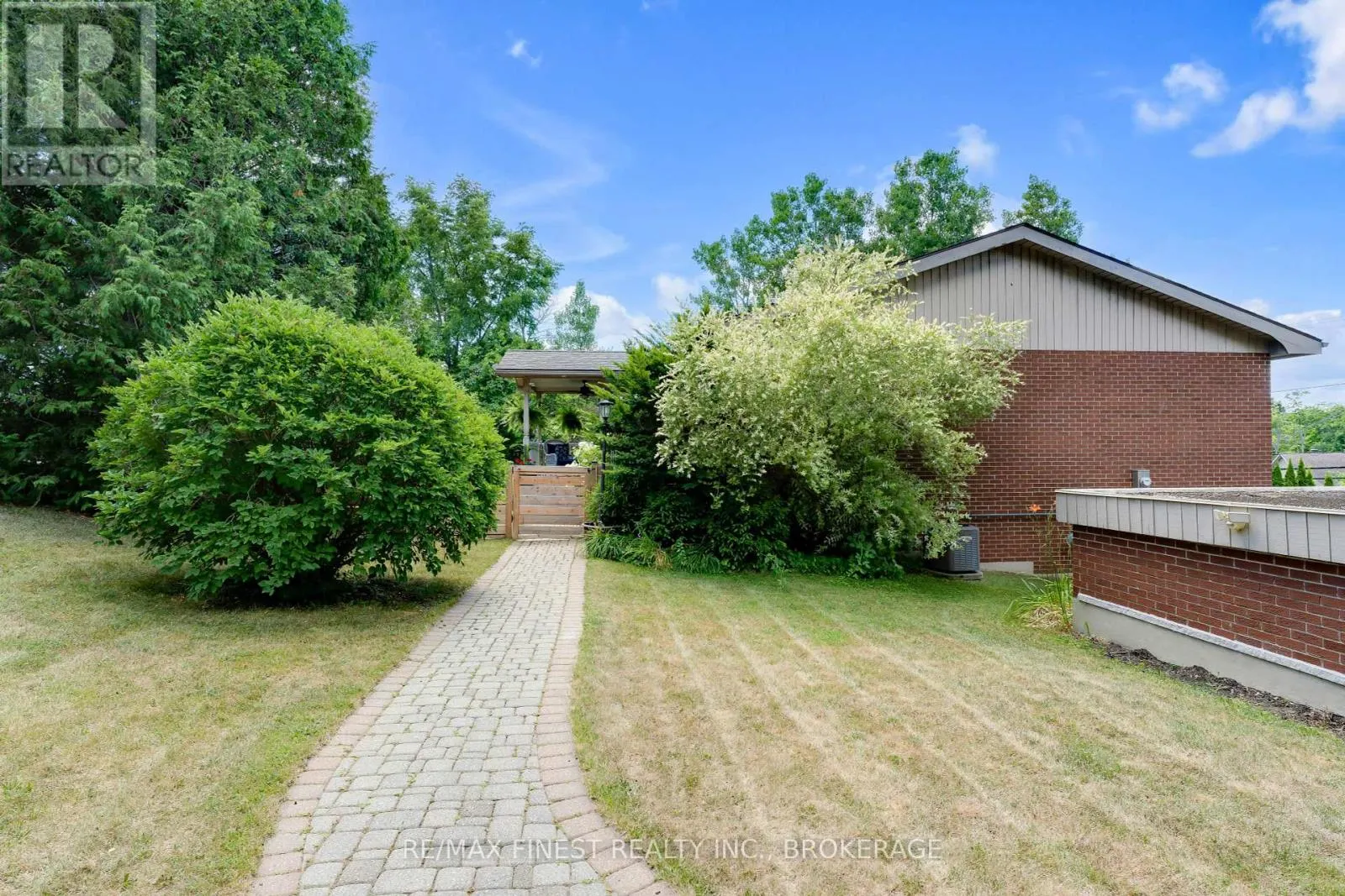 26 BROOKLANDS PARK AVENUE