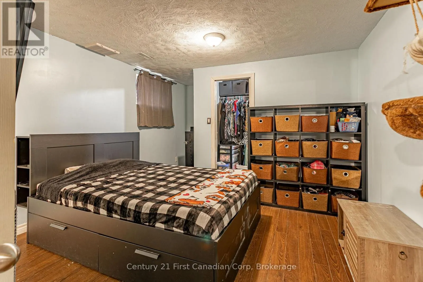 78 OLIVER CRESCENT