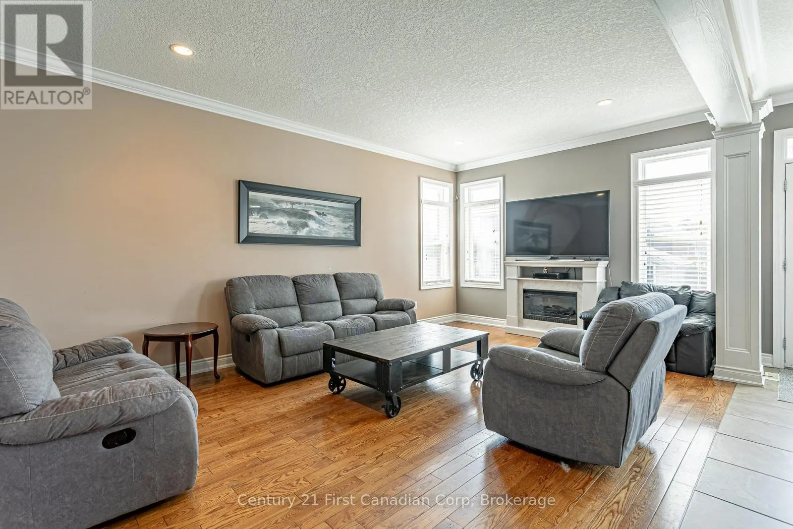 78 OLIVER CRESCENT