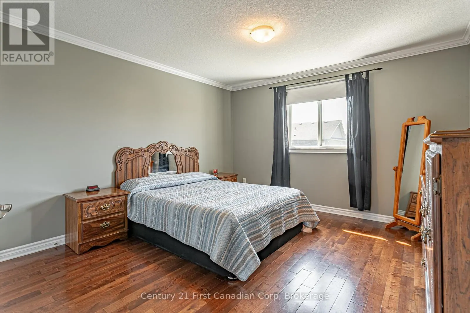 78 OLIVER CRESCENT