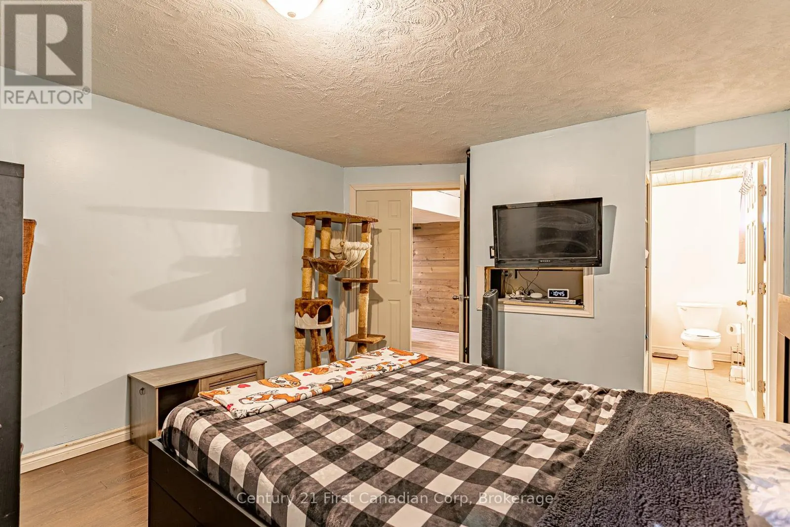 78 OLIVER CRESCENT