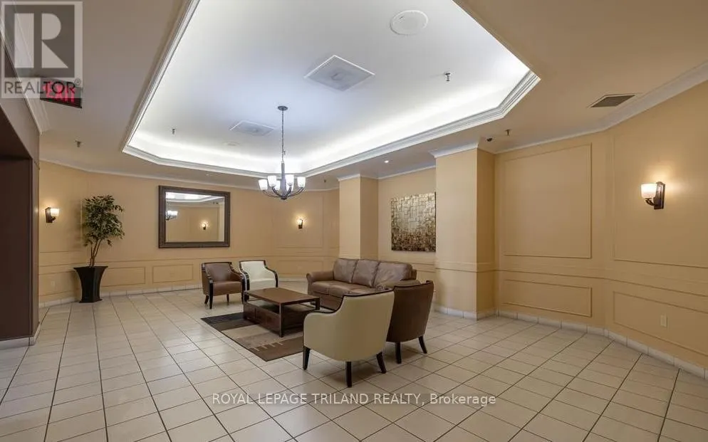 1401 - 389 DUNDAS STREET, #1401