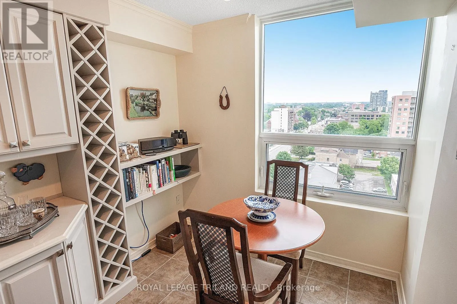 1401 - 389 DUNDAS STREET, #1401