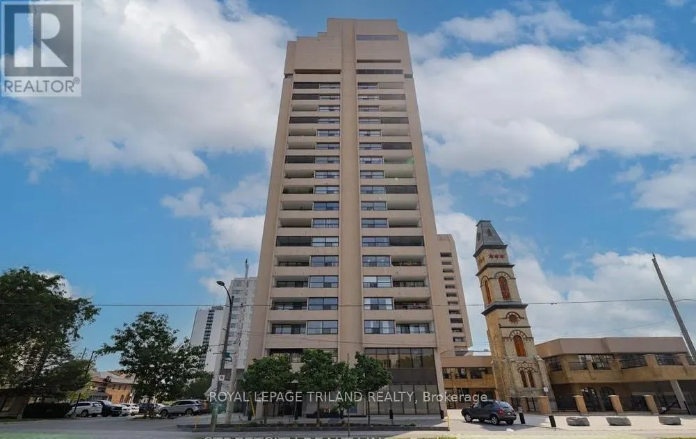 1401 - 389 DUNDAS STREET, #1401