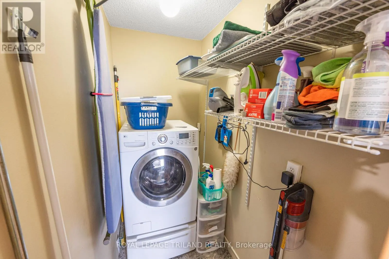 1401 - 389 DUNDAS STREET, #1401