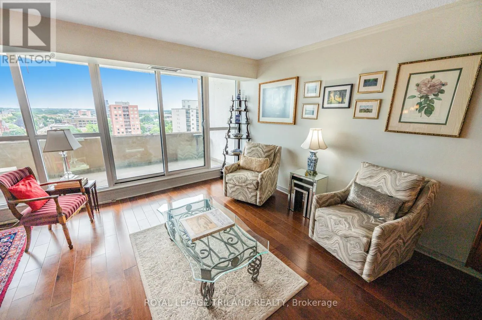 1401 - 389 DUNDAS STREET, #1401