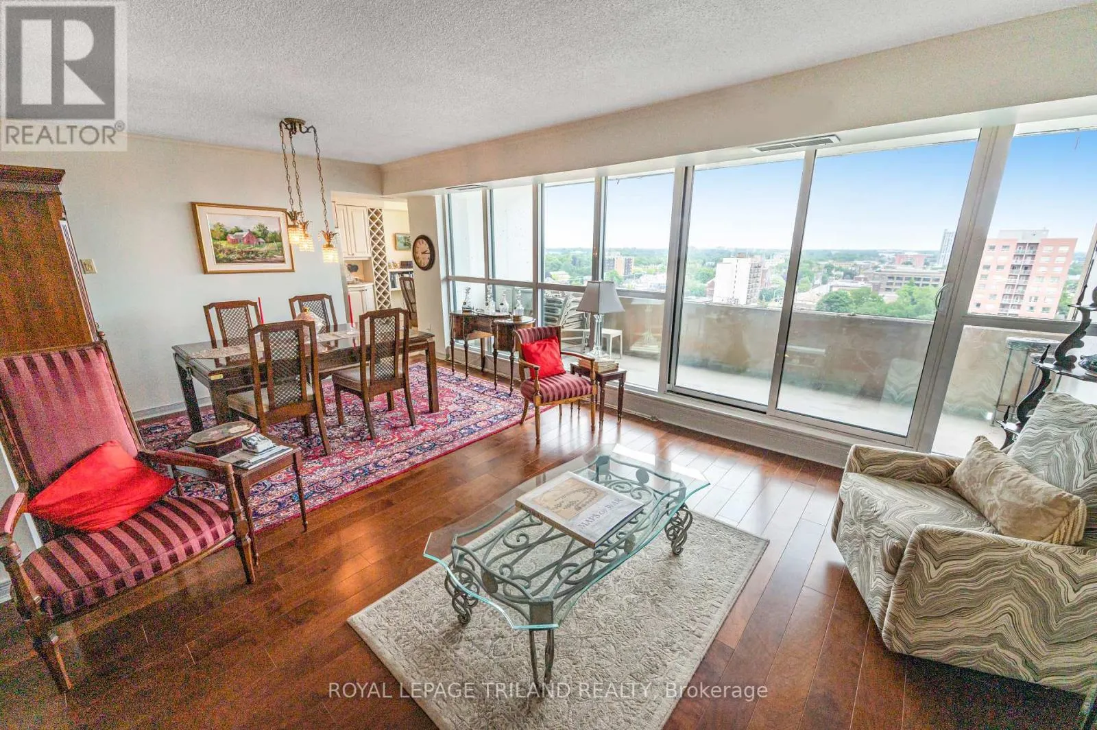 1401 - 389 DUNDAS STREET, #1401