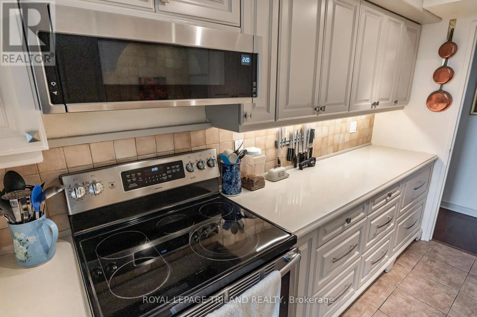 1401 - 389 DUNDAS STREET, #1401
