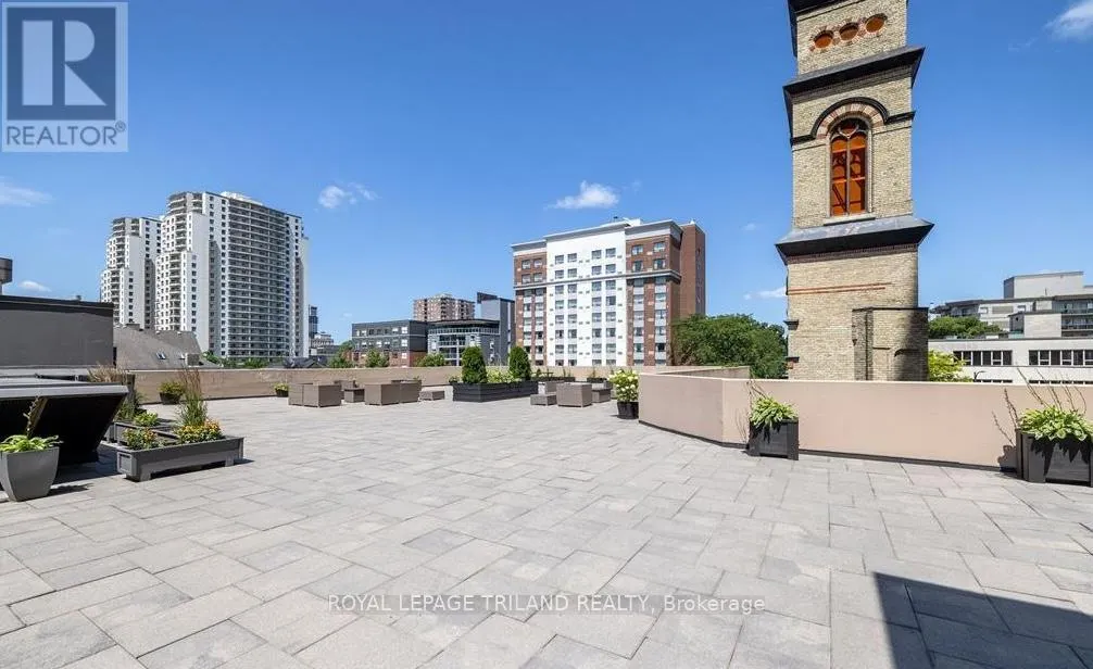 1401 - 389 DUNDAS STREET, #1401