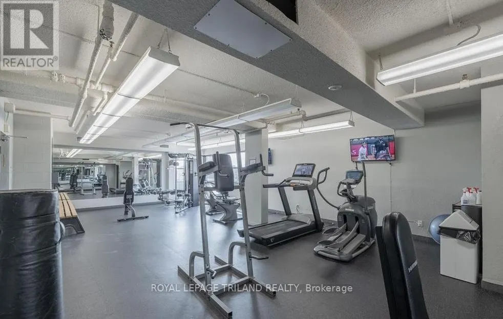 1401 - 389 DUNDAS STREET, #1401