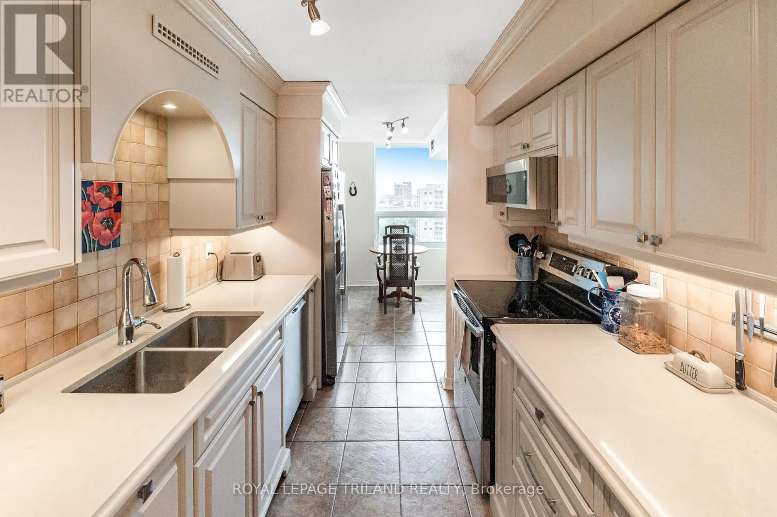 1401 - 389 DUNDAS STREET, #1401
