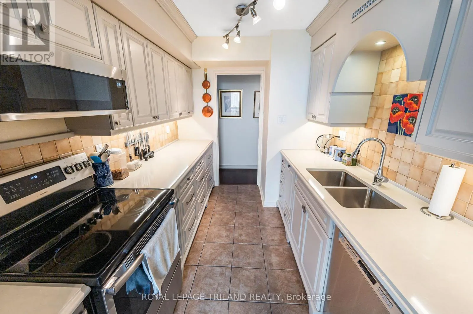 1401 - 389 DUNDAS STREET, #1401