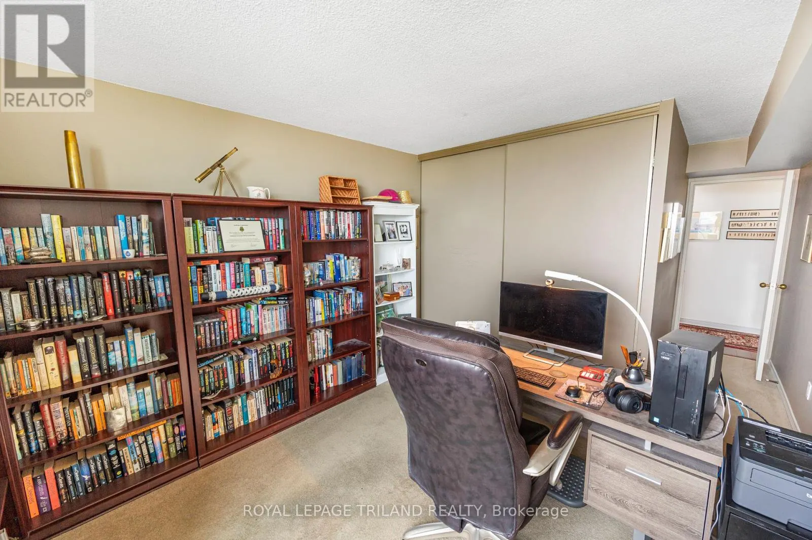 1401 - 389 DUNDAS STREET, #1401