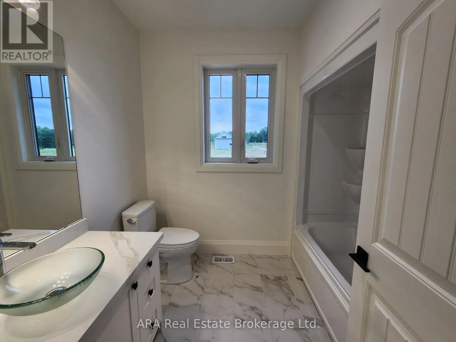 27 - 16 HILTON LANE, #27