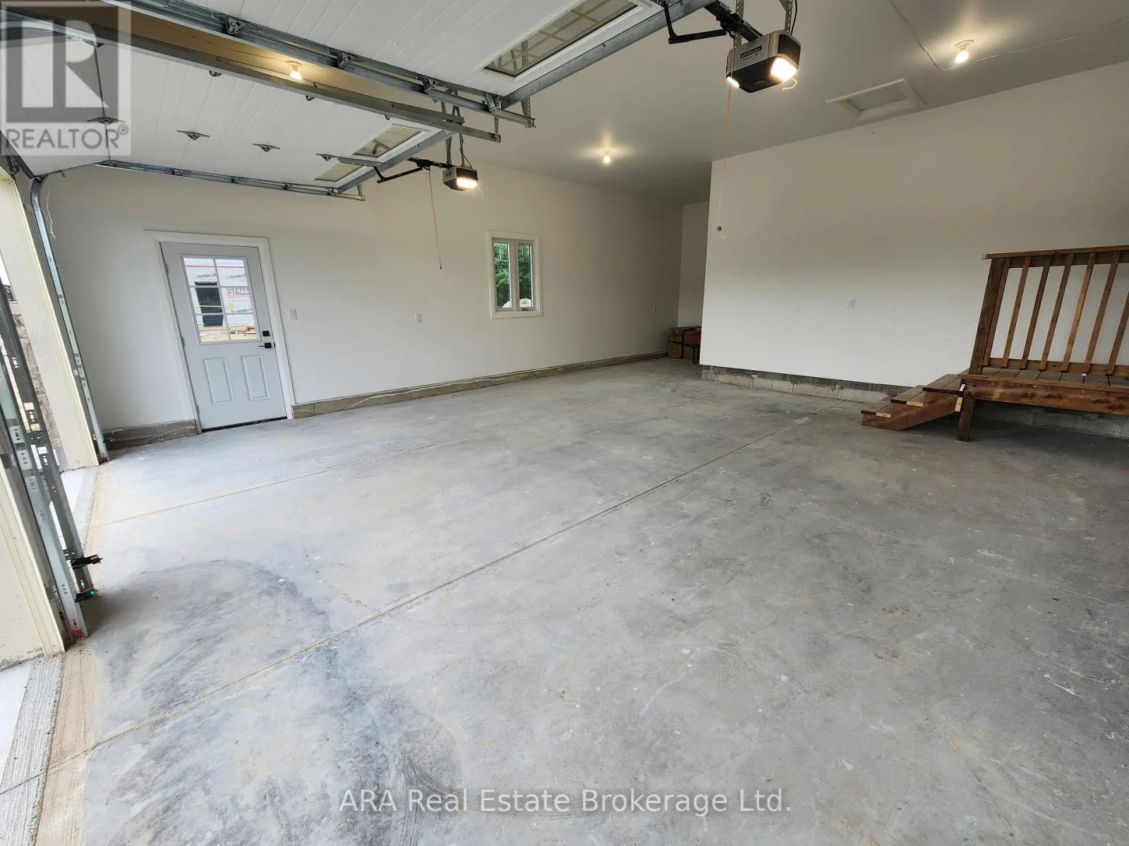 27 - 16 HILTON LANE, #27
