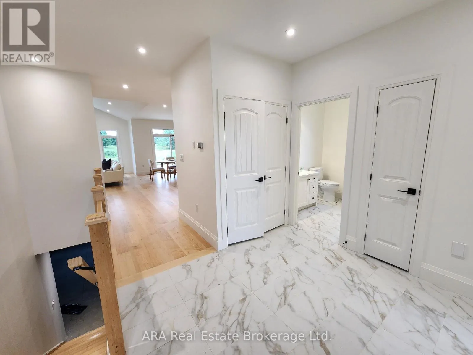 27 - 16 HILTON LANE, #27