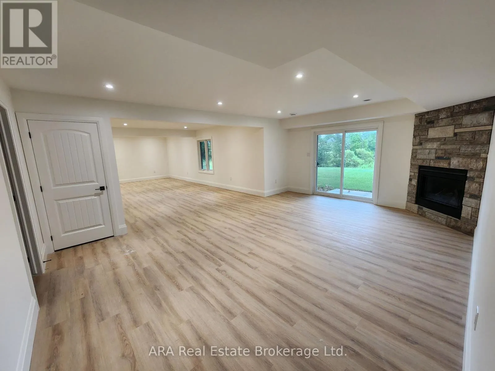 32 - 4 HILTON LANE, #32