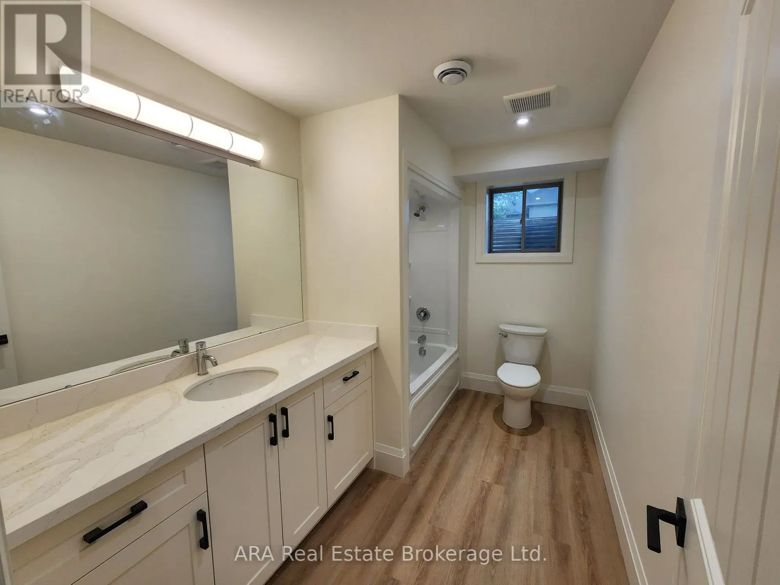 32 - 4 HILTON LANE, #32