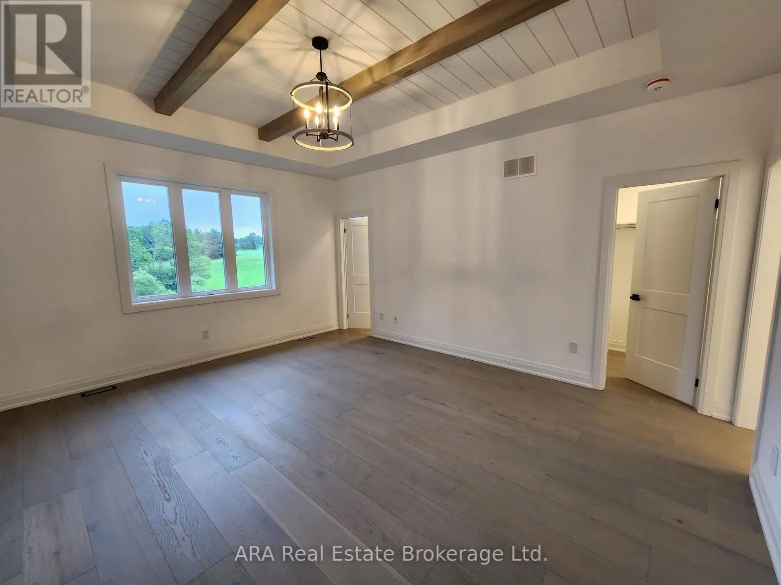 33 - 2 HILTON LANE, #33
