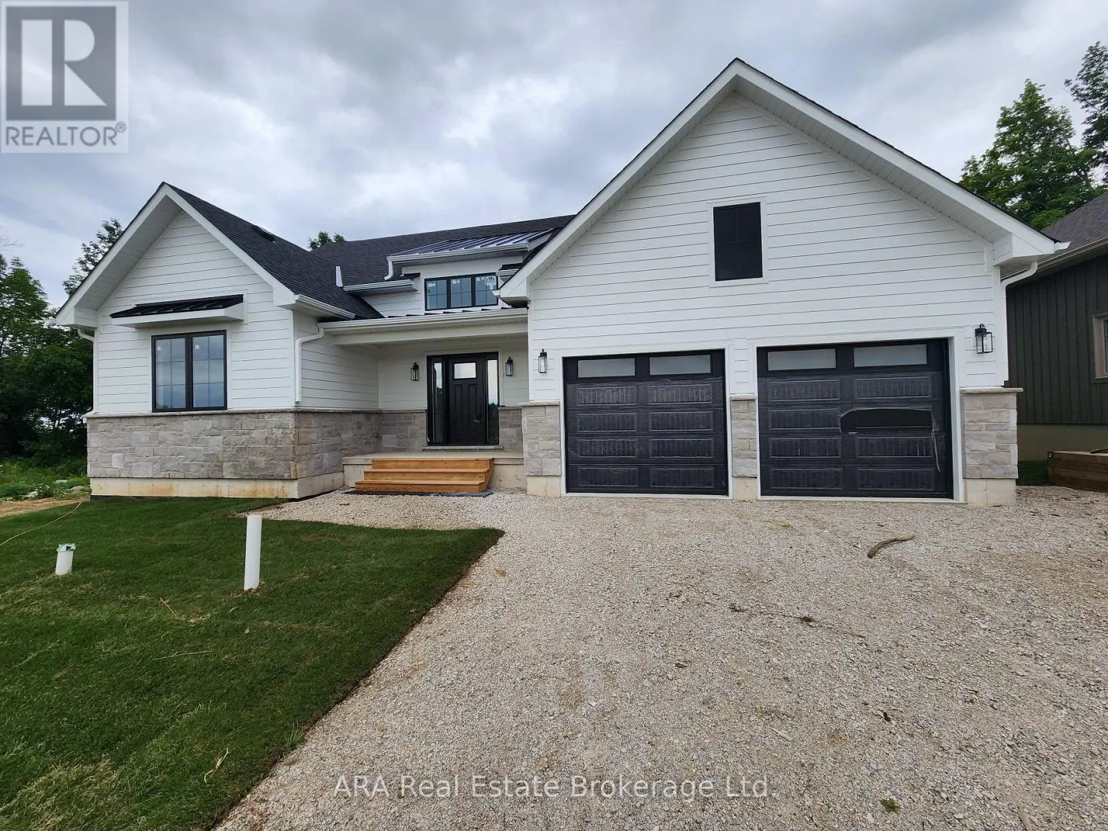33 - 2 HILTON LANE, #33