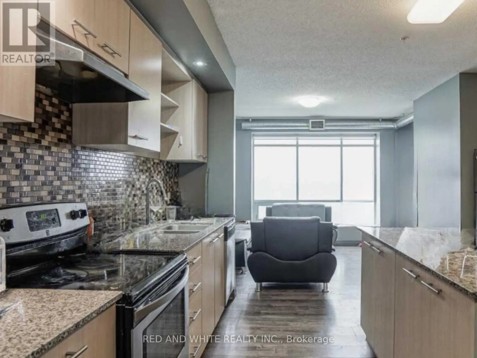 1105 - 8 HICKORY STREET W