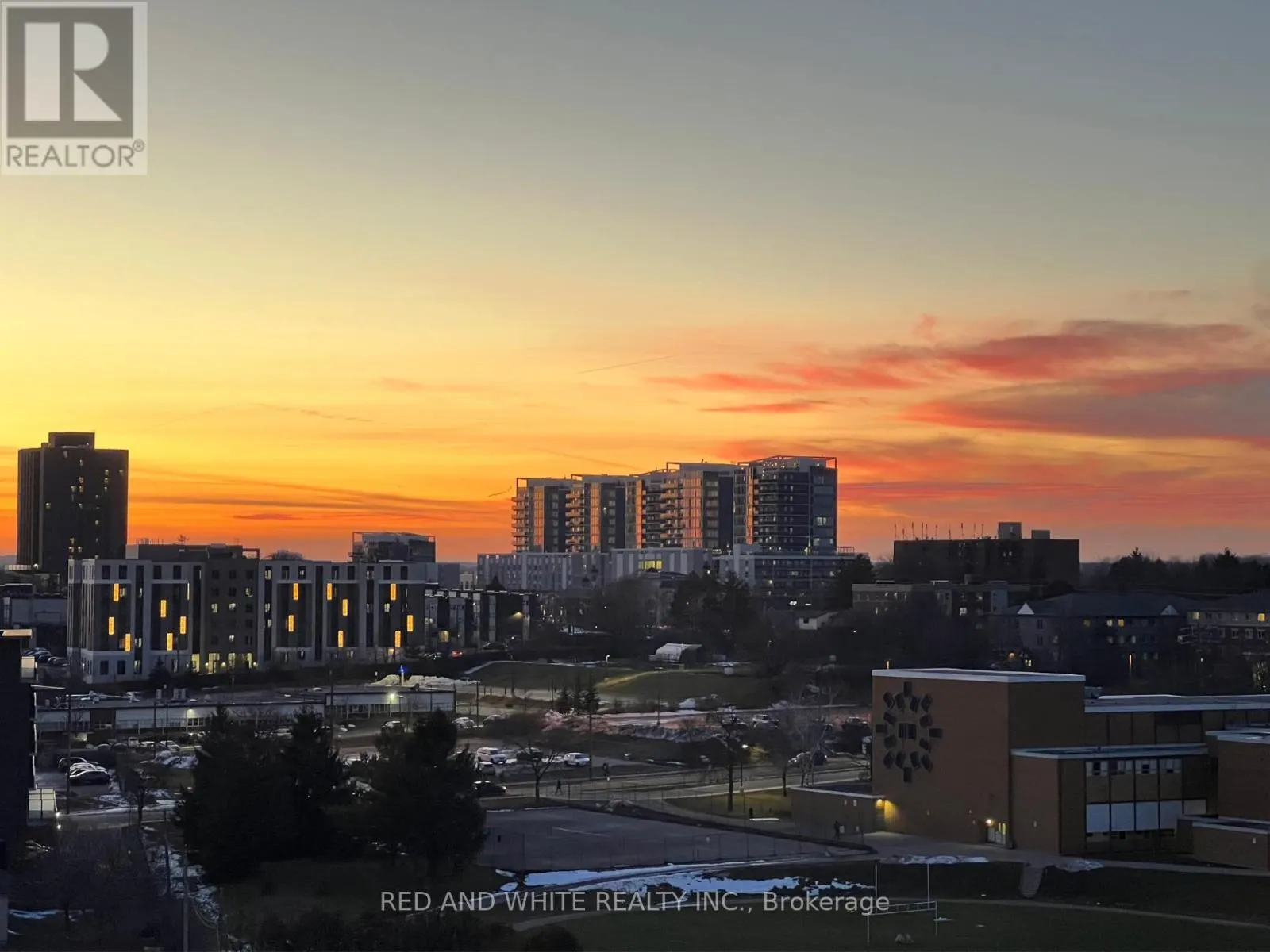 1105 - 8 HICKORY STREET W