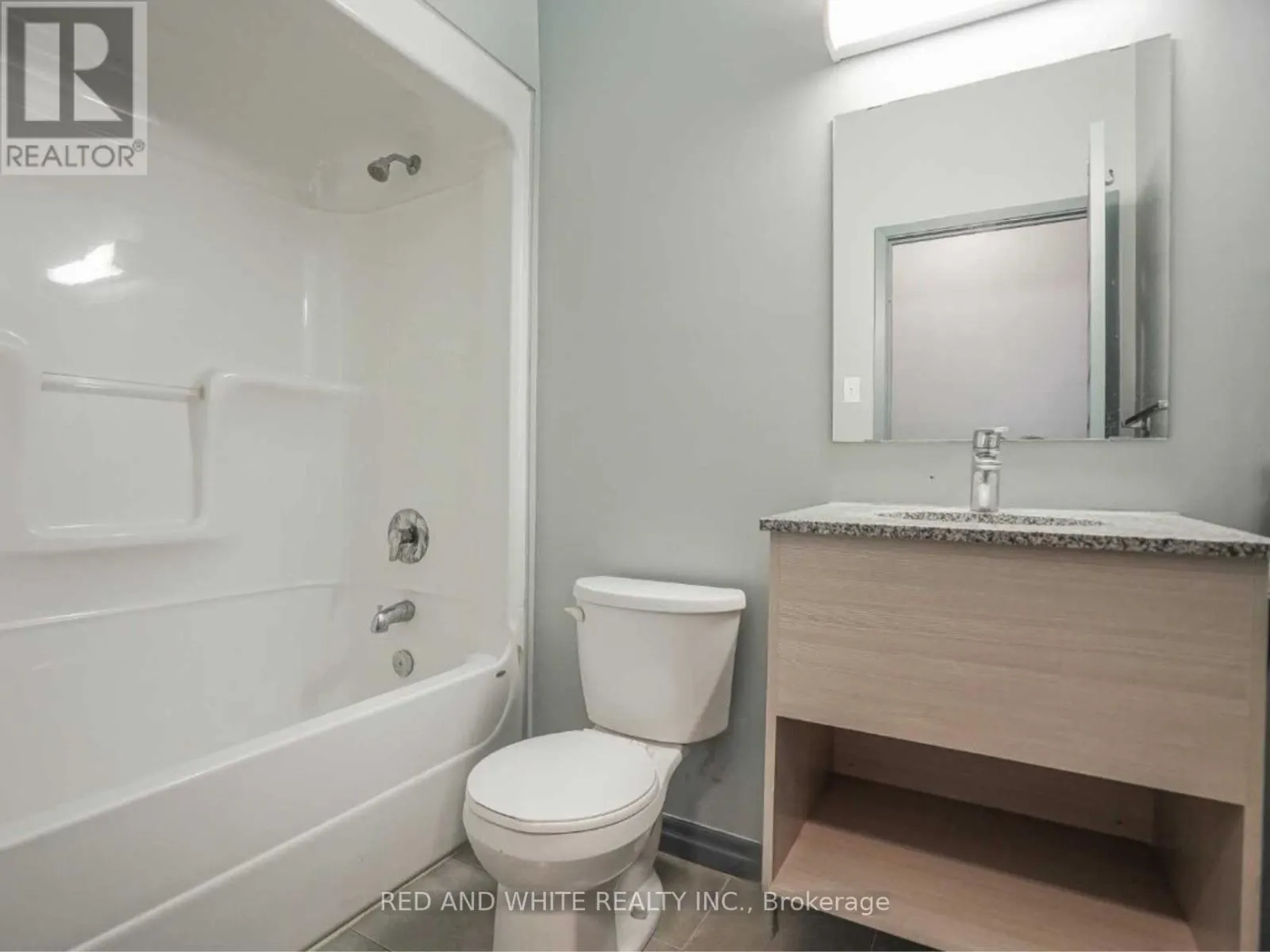 1105 - 8 HICKORY STREET W