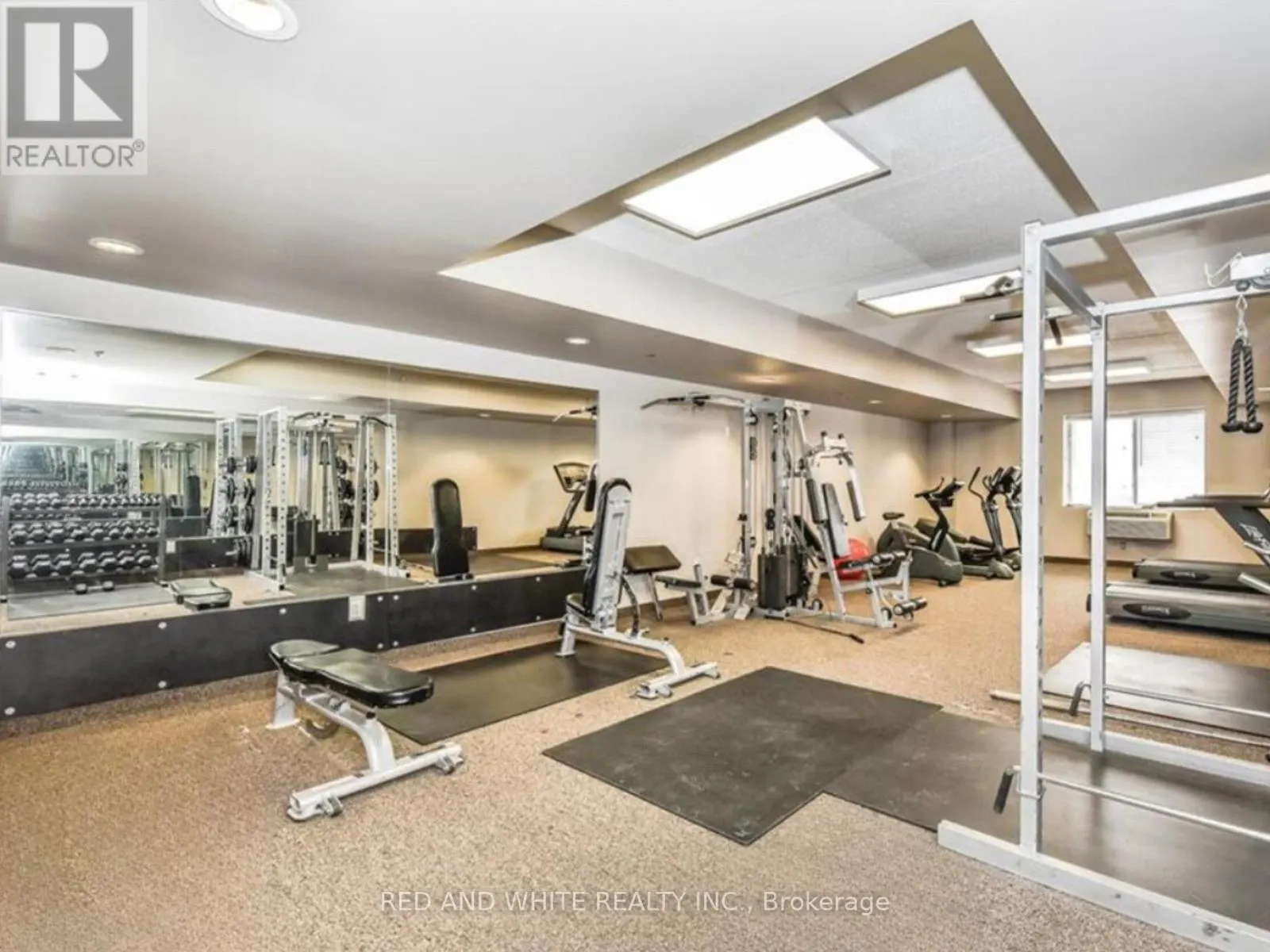 1105 - 8 HICKORY STREET W