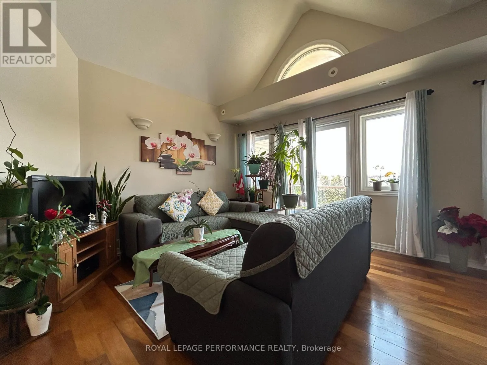 L - 1101 STITTSVILLE MAIN STREET E