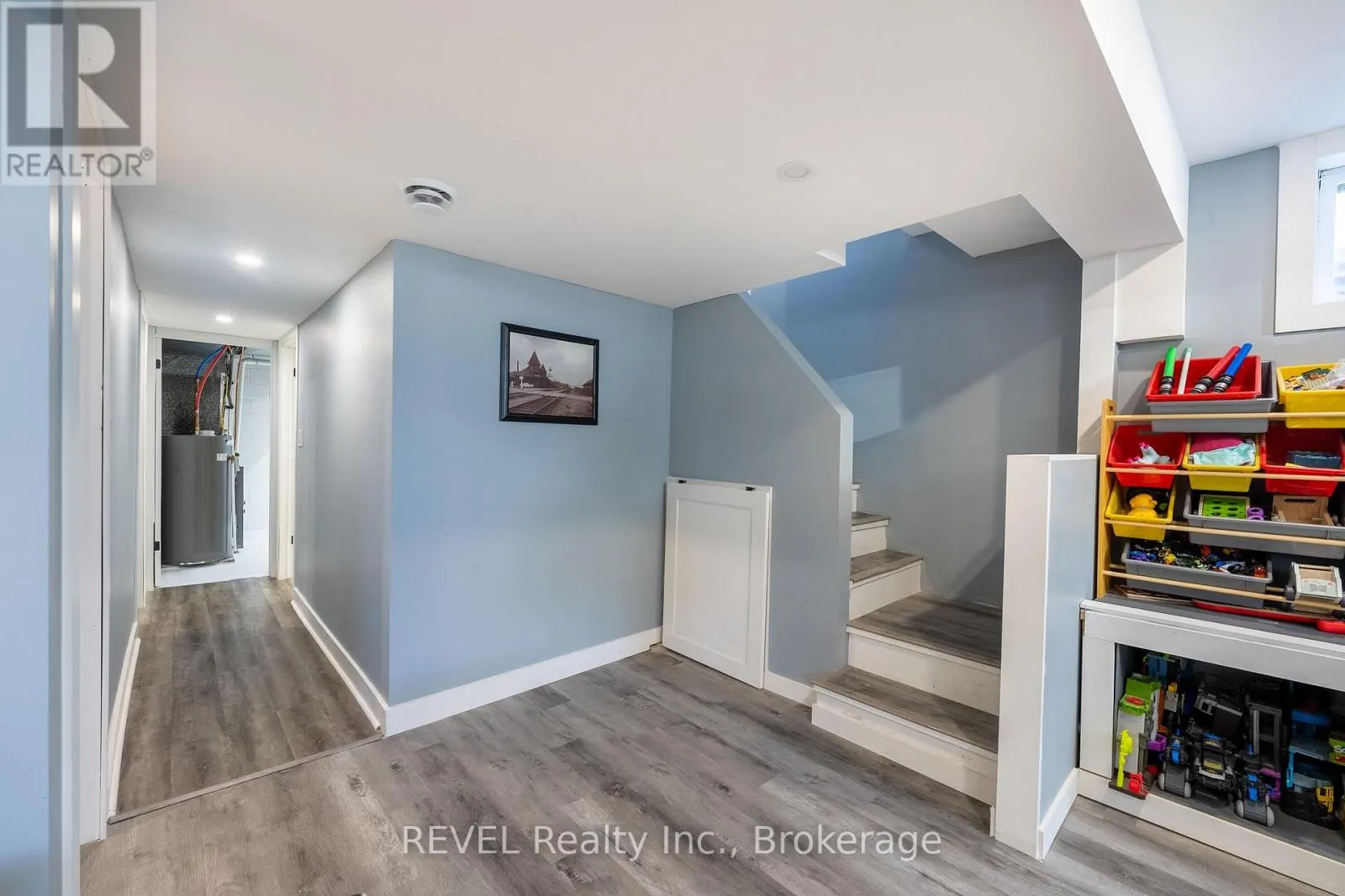 350 KEMP ROAD W