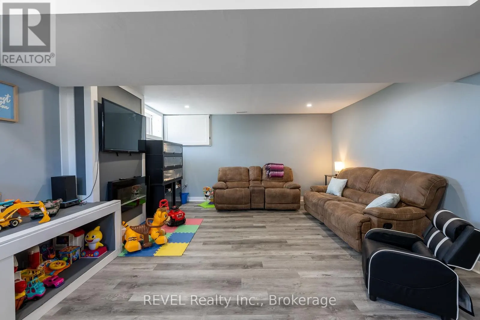 350 KEMP ROAD W