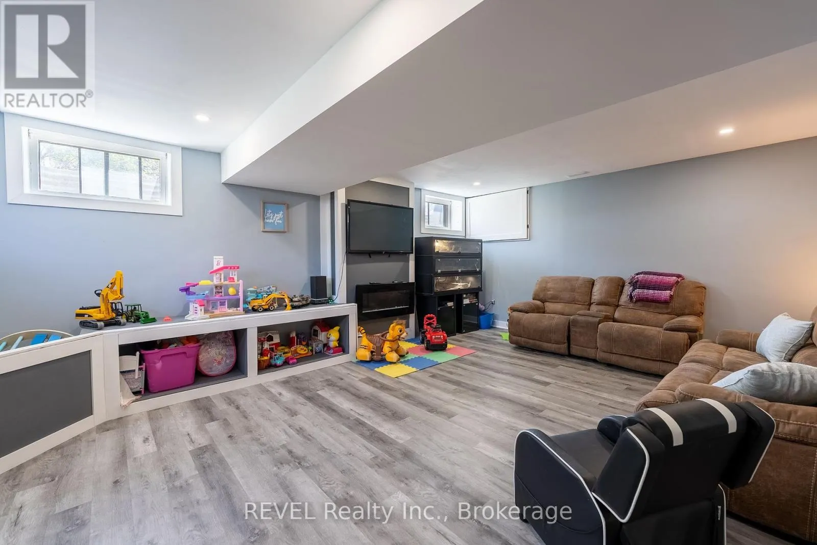 350 KEMP ROAD W