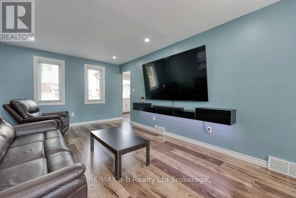 346 RIVERVIEW DRIVE