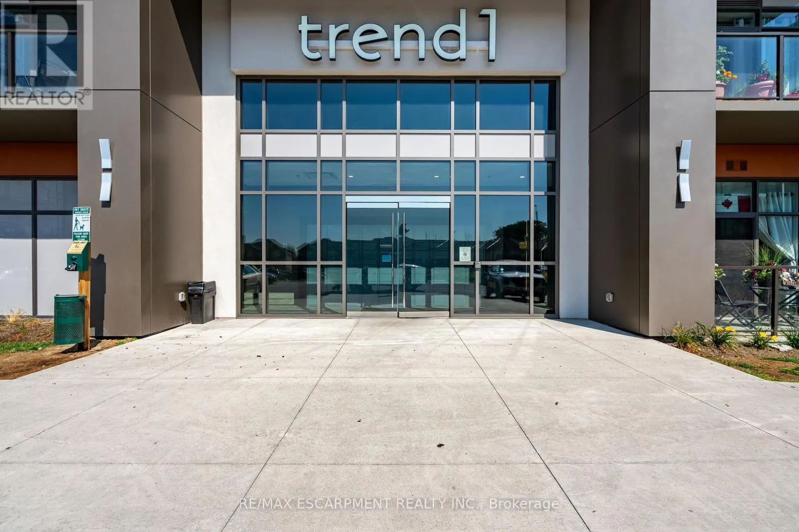 1111 - 450 DUNDAS STREET E