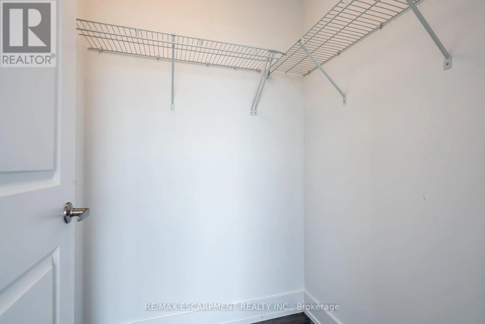 1111 - 450 DUNDAS STREET E