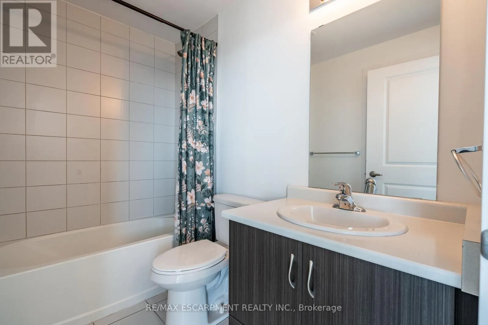1111 - 450 DUNDAS STREET E