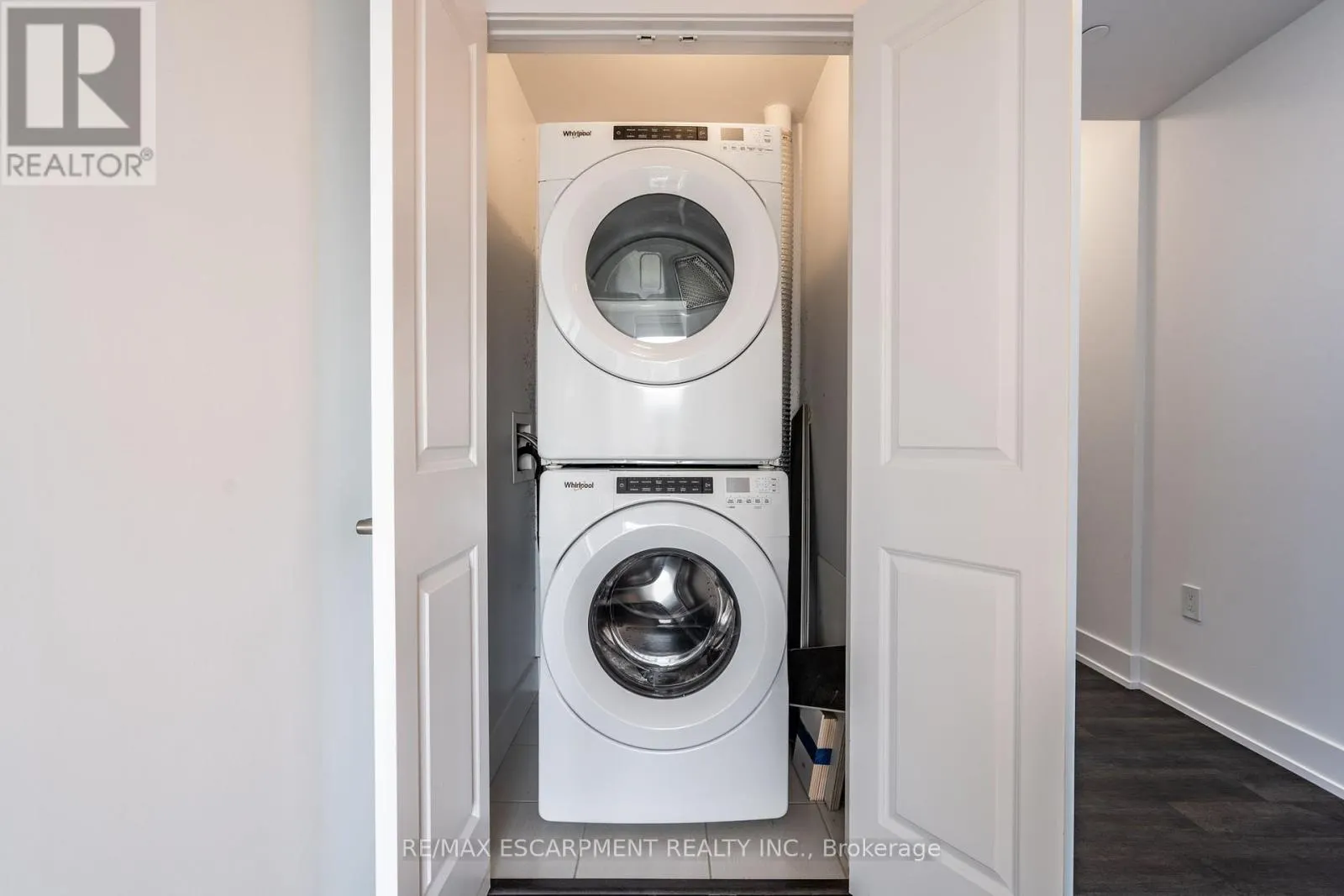 1111 - 450 DUNDAS STREET E